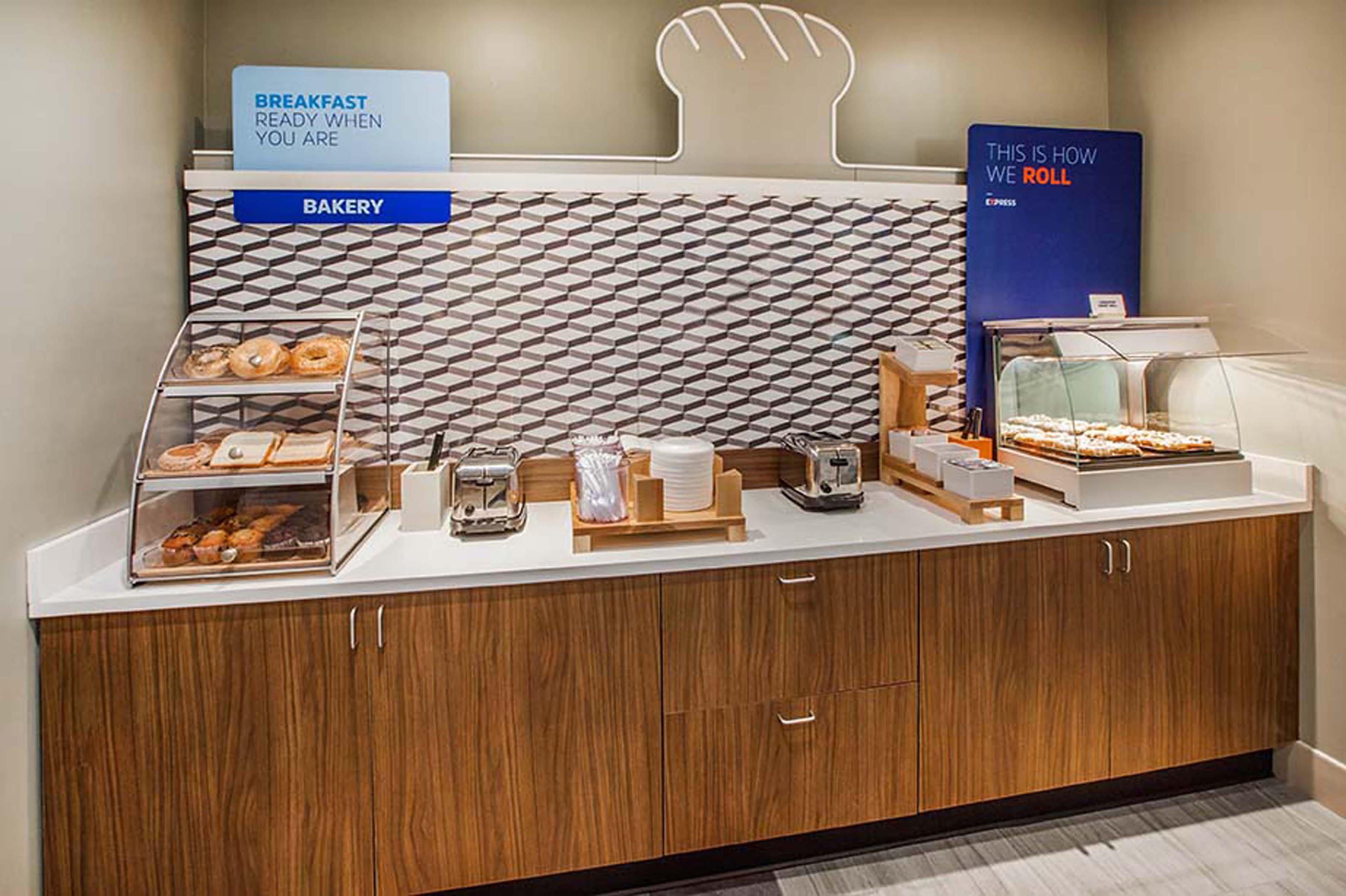 Holiday Inn Express Nashville-Downtown - Broadway By Ihg Экстерьер фото